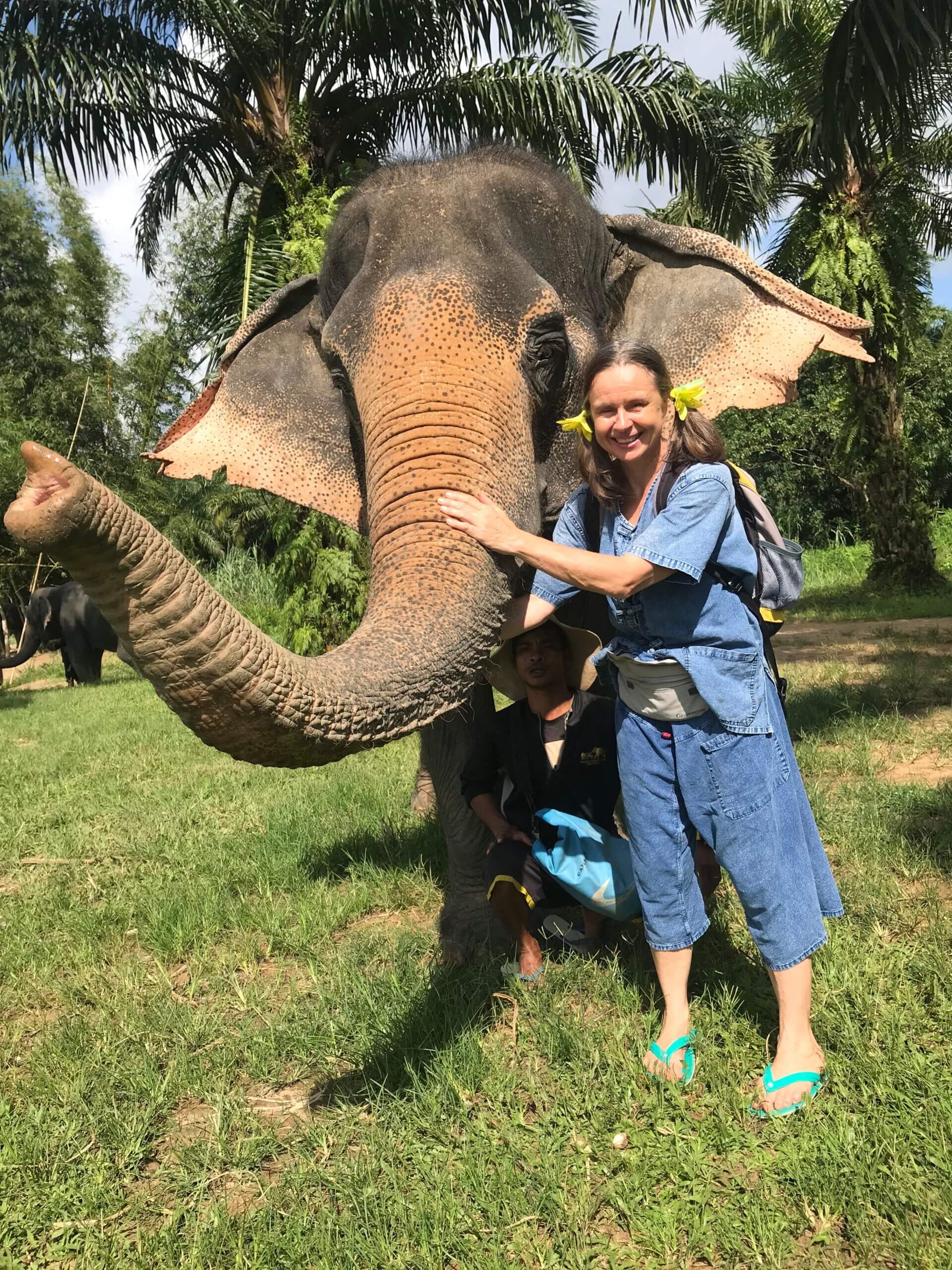 elefant und karin im santuary - karin lochner